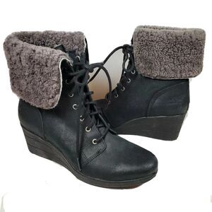 Ugg Australia women Boots Ankle Booties Black Zea Shearling Wedge Lace Up Sz 10